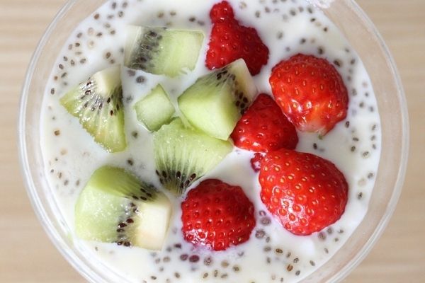 Chiazaad met yoghurt